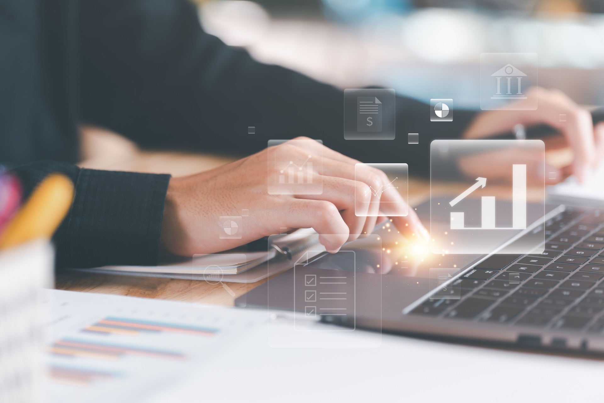 Gli uomini d'affari leggono i report dei grafici delle statistiche aziendali, per analizzare e migliorare la strategia aziendale, gestire documenti finanziari e di marketing, aggiornare i conti di bilancio annuali, i dati di crescita aziendale.